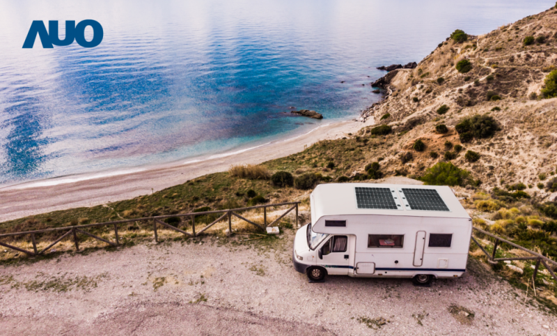 「可撓輕量化太陽光電板SunCurva」使用輕量特殊耐候型複合板取代傳統太陽能板的玻璃前板，不僅降低70%重量，每米平方僅3Kg；具有抗衝擊性能及通過電磁相容性測試，可應用於交通運輸工具，如露營車、遊艇等